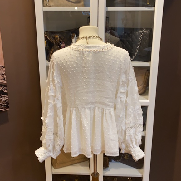 WHITE FLORAL EMBROIDERED TOP - Picture 5 of 7